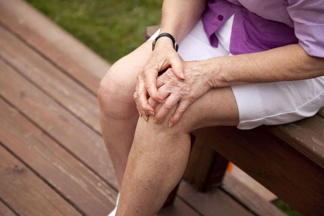 La artrosis de rodilla es común en mujeres mayores