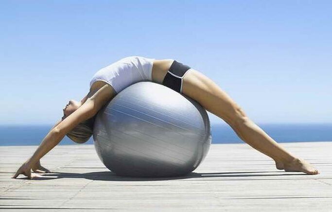 Fit Ejercicios de pelota con tóraxosteocondrosis