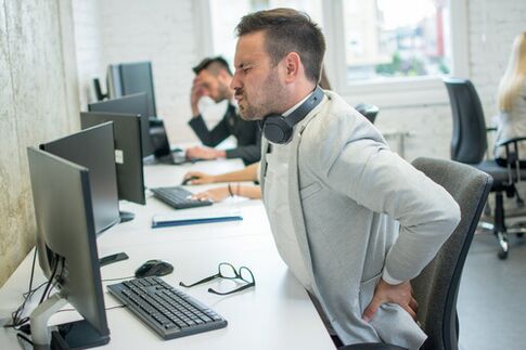 Permanecer en la misma posición durante mucho tiempo provoca una tensión muscular severa.